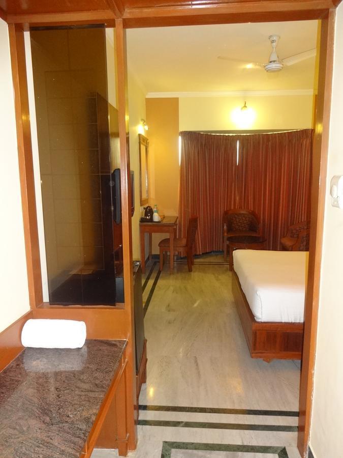 Hotel Grand Palace Chennai Exterior foto